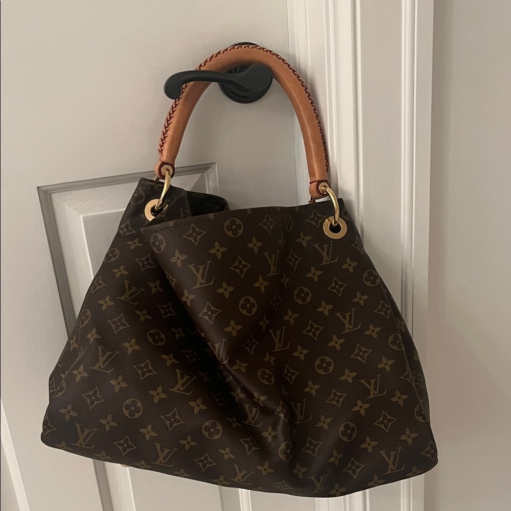 LOUIS VUITTON Monogram Canvas Artsy MM